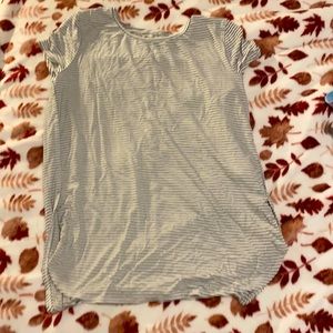 Striped loose shirt.